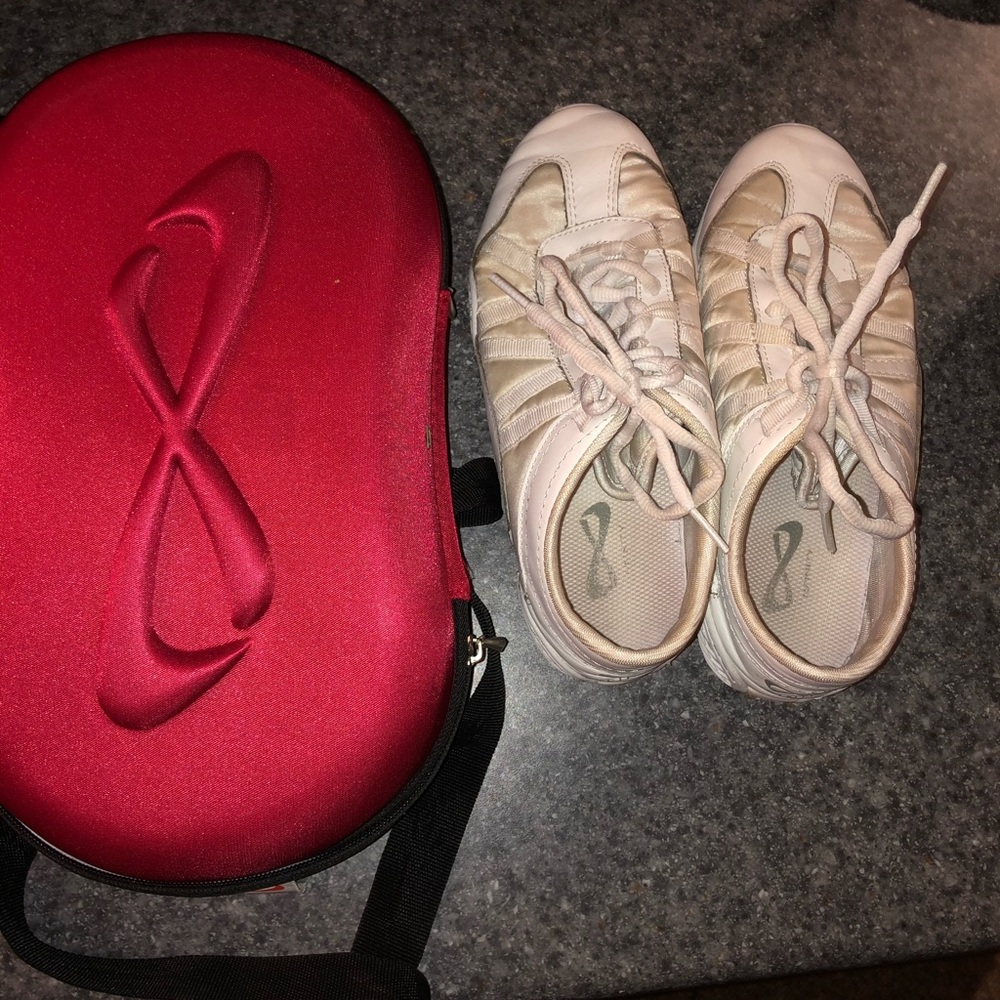 Nfinity cheer shoes